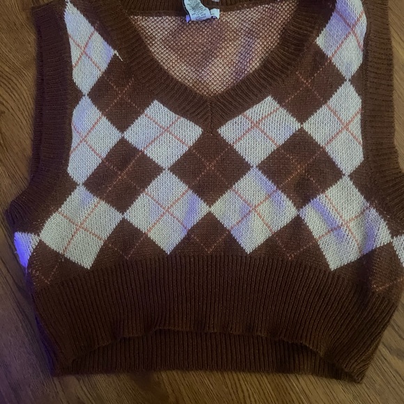 2 brown sweater vests - Picture 2 of 6